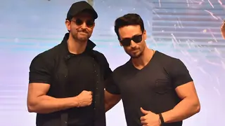 Hrithik Roshan showers praises on Tiger Shroff as he shakes a leg on 'Fighter's song 'Sher Khul Gaye' Thumbnail