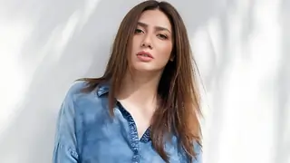 Mahira Khan sets the record straight: Not pregnant, not leaving the Netflix projects Thumbnail