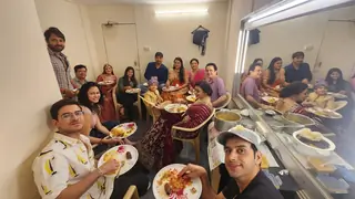 Mahesh Thakur and Ayushi Khurana of Aangan Aapno Ka speak about their recent potluck lunch Thumbnail