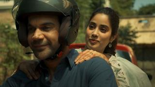 Janhvi Kapoor & Rajkummar's innocent love & passion for cricket shine in 'Agar Ho Tum' from 'Mr. & Mrs. Mahi' thumbnail