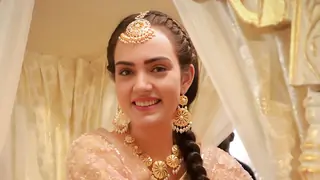 Teri Meri Doriyaann's Himanshi Parashar bids farewell to her character, Sahiba in this way - WATCH Thumbnail