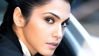 Isha Koppikar reveals casting couch: I was asked to meet alone, but i refused thumbnail