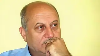 Anupam Kher opens about the burglary in his office; 4 Lakh cash and negatives of his production goes missing Thumbnail