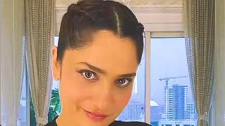 Ankita Lokhande enjoys a pool party with her pals; shares adorable video on IG thumbnail