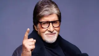 Amitabh Bachchan issues an apology for posting THIS, writes,"that picture I posted of…" Thumbnail