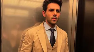Kartik Aaryan Enjoys 'little bit of everything’ with Karan Johar, Kabir Khan, Imtiaz Ali, and More in Melbourn Thumbnail
