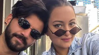 Zaheer Iqbal's Posts Adorable Pics With Sonakshi Sinha Writes; 'A Boy, His Bae And A Bear' Thumbnail