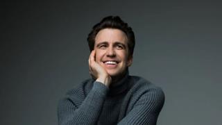 Broadway star Gavin Creel passes away at 48 after battling rare cancer thumbnail