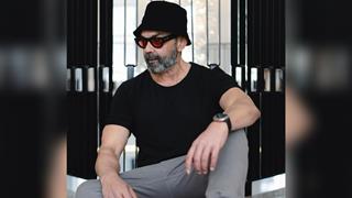 Bobby Deol's new irresistible look will make you go WOW! thumbnail