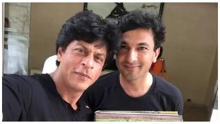 Shah Rukh Khan's heartwarming gesture left Chef Vikas Khanna in tears, reveals Celebrity Chef thumbnail