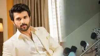 Vijay Deverakonda slips and falls during promotions of new single Saahiba thumbnail