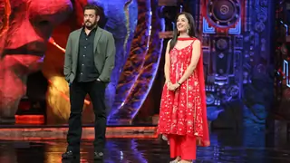 Bigg Boss 18 Weekend Ka Vaar: Salman Khan’s Tough Words and Aditi Sharma’s Delightful Entry Create Buzz thumbnail