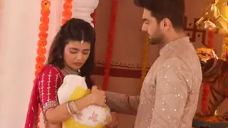 Yeh Rishta Kya Kehlata Hai: Armaan stands in front of Abhira's bus, asking her to return back home Thumbnail