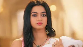 Yeh Rishta Kya Kehlata Hai: Ruhi throws away Daksh’s belongings linked to Armaan and Abhira Thumbnail
