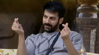 Bigg Boss 18: Karan Veer Mehra's Controversial Remark on Rajat Dalal Sparks Outrage: "Tere jaise do log aage.. Thumbnail