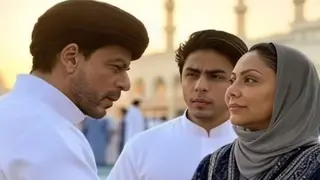 Shah Rukh Khan, Gauri Khan and Aryan's Mecca visit is not what it looks like- Truth behind the VIRAL picture