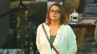 Bigg Boss 18: Shilpa Shirodkar faces Karan Veer Mehra's loyalty question Thumbnail