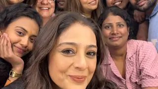 Bhoot Bangla: Tabu strikes a pose as she wraps up the shoot for her upcoming film with Akshay Kumar  Thumbnail