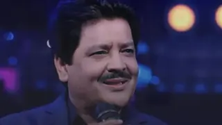 Udit Narayan faces MAJOR backlash from netizens for kissing a female fan on lips; gets labeled as 'Shameful' Thumbnail