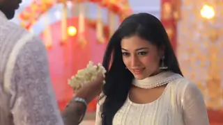 Ghum Hai Kisikey Pyaar Meiin: Rituraj impresses Teju with a gajra and playful flirting Thumbnail