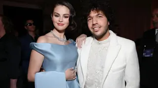 Selena Gomez and Benny Blanco’s $3,000 B-ring sold for just $12, sparking unexpected chaos and confusion