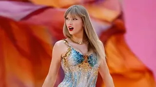 Taylor Swift Sued Once More by Florida Resident Claiming Hardship in Contacting Her thumbnail