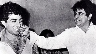 Dharmendra Walks Down Memory Lane, Shares Rare Pic of Dilip Kumar and Sunny Deol