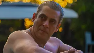 Salman Khan shows off bulging muscles in new pool pics; fans say, 'Vintage form main aa rahe ho'