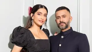 Sonam Kapoor marks 7th anniversary with Anand Ahuja, mangalsutra stands out during quiet brunch outing - WATCH