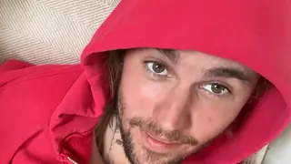 Justin Bieber reveals his location where he is parked out, post admitting having 'anger issues'
