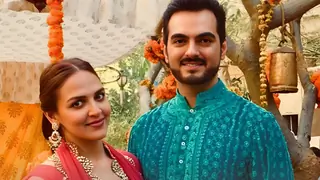Esha Deol and ex-husband Bharat Takhtani spotted together at airport; avoid posing together - WATCH