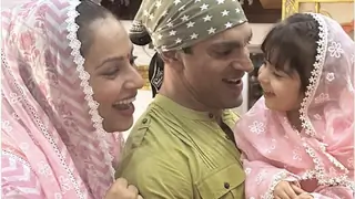 Devi dazzles in dupatta as she twins with mom Bipasha Basu at Gurudwara visit         