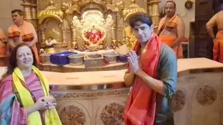 Sidharth Malhotra’s first stop after becoming a dad?  Visits Siddhivinayak temple with his mom