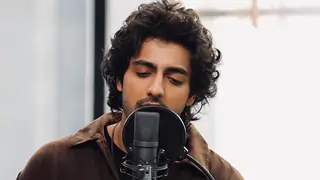 Ahaan Panday’s fan feeds cake to his photo: Here’s how the 'Saiyaara' star reacted