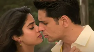 Pardesiya Fever: Sidharth & Janhvi's love anthem is here & it was worth the wait