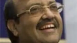Amar Singh visits Bachchan family to wish them Thumbnail