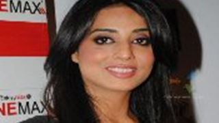 Beyond offbeat films, I want comedy, romance: Mahie Gill Thumbnail