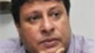 Dhulia to direct Indian adaptation of 'Hamlet' thumbnail