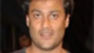 Recognise desi beauties, not foreigners: Abhishek thumbnail