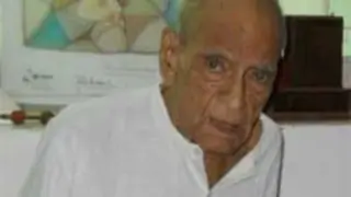 A.K. Hangal's condition very critical Thumbnail