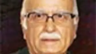 Dev Anand was a democrat, says Advani thumbnail