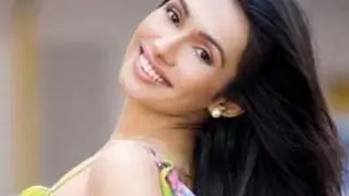 Aeshra Patel's English woes Thumbnail