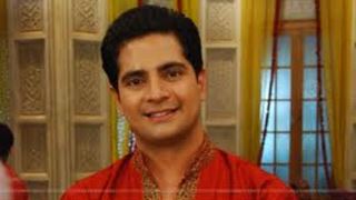 I've to distance myself from my character: Karan Mehra