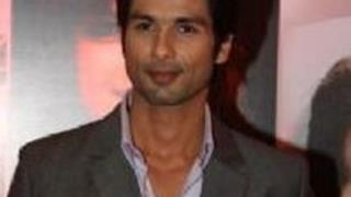 Dhoni an icon, says Shahid Thumbnail