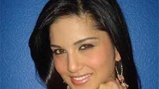 Sunny Leone's first Diwali in new house Thumbnail