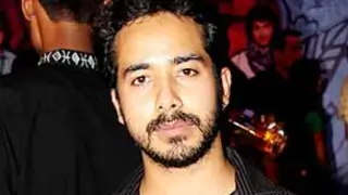 'Akash Vani' will make a mark as love story: Abhishek Pathak Thumbnail