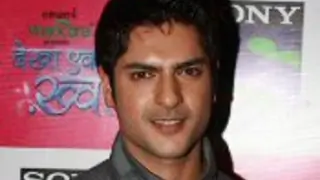 Ashish Kapoor leaves the city for a holiday! Thumbnail