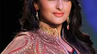 Sonakshi inspired by Sridevi, Parveen for disco song Thumbnail