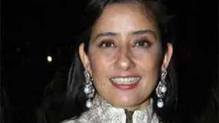 Ailing Manisha enjoys family time in New York Thumbnail