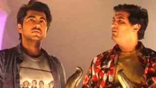 'Nautanki Saala' actors recreate 'Sholay' scene Thumbnail